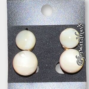 Vintage Ciner Round Mother of Pearl Clip On Earrings